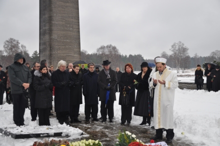 9 Aralık 2012 tarihinde Bergen-Belsen Anıt alanında anma töreni (Foto: Lower Saxony Memorials Foundation / Bergen-Belsen Anıtı
